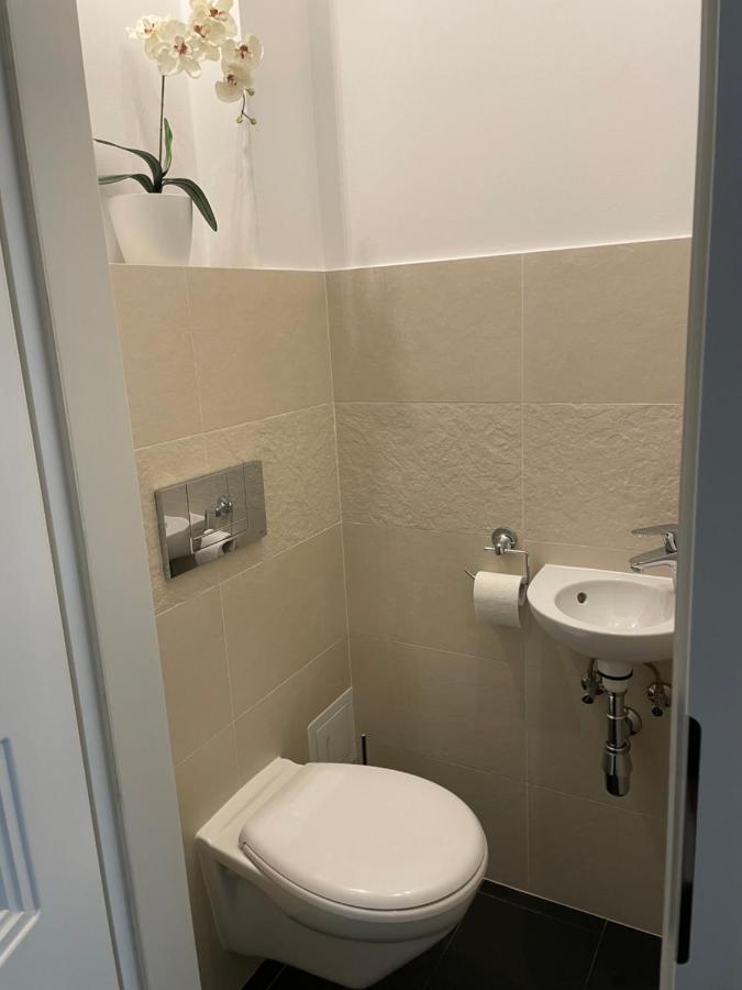 Cozy City Apartment Near City Center Вена Экстерьер фото